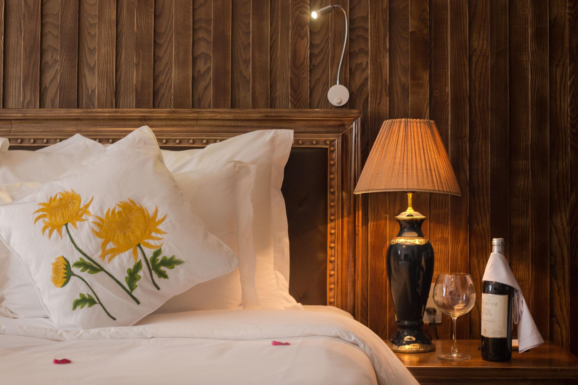 Noble & Swan Boutique Hotel Hanoi Exterior photo